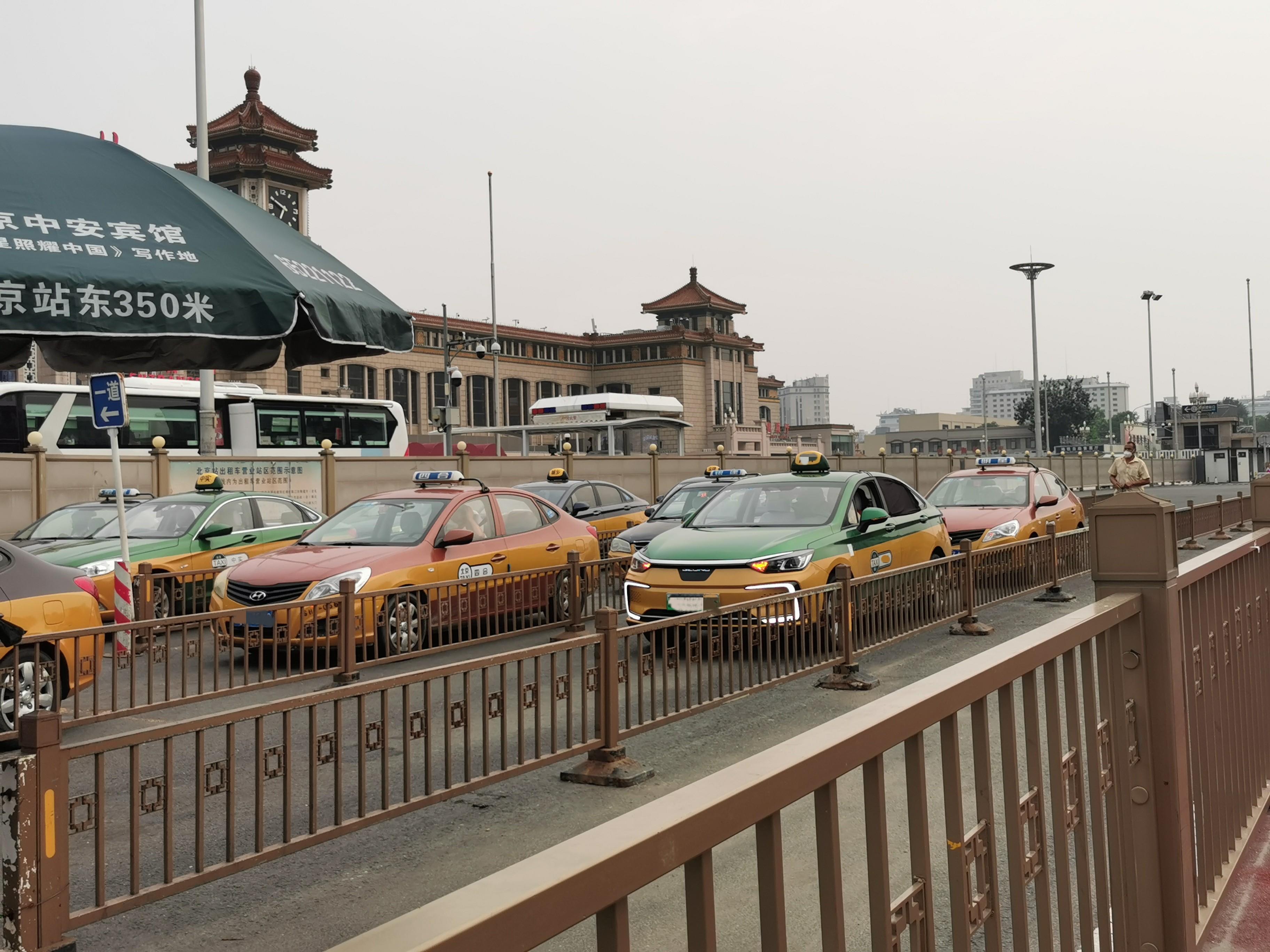 北京出租车禁贴车膜司机乘客遭暴晒是怎么回事图片
