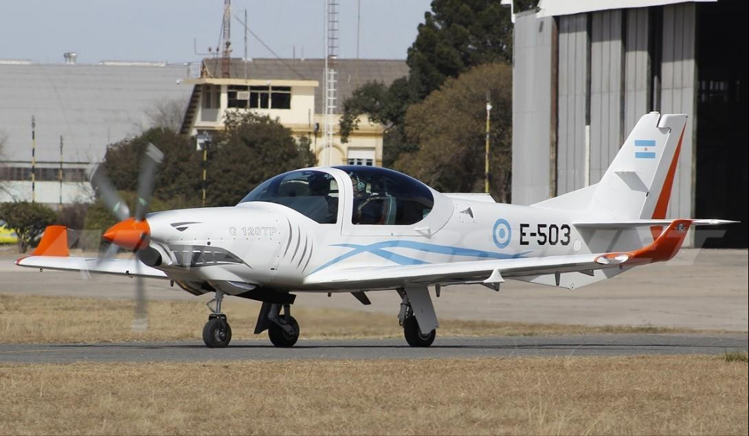 18架g-120tp初級教練機,這型飛機自動化程度較高,適航性好,而且最重要